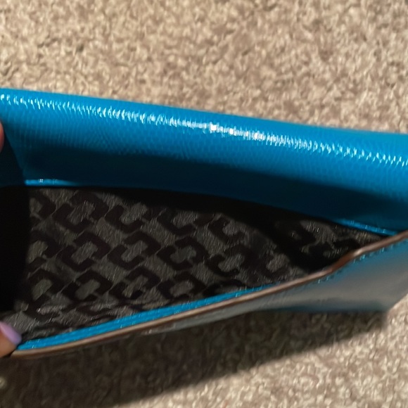 DVF teal emvbossed envelope clutch EUC!! - Picture 6 of 8